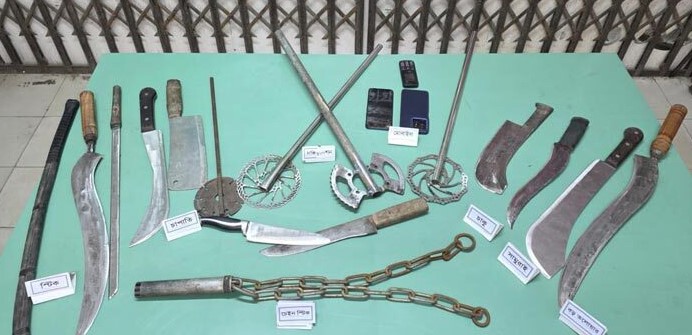 রাজধানীতে সামুরাই-চাপাতিসহ দেশীয় অস্ত্র উদ্ধার